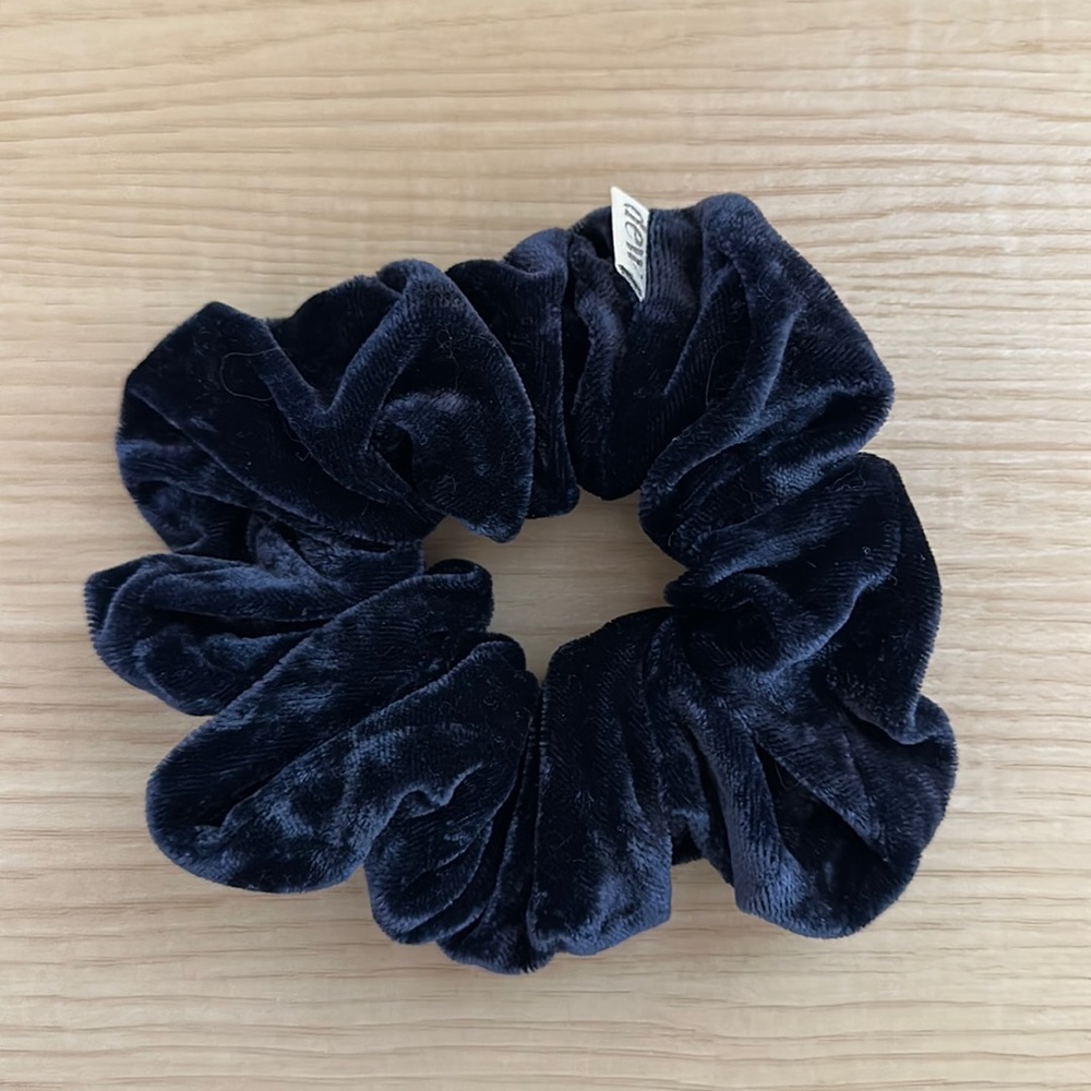 Dew Edit Scrunchie Navy Blue Velvet